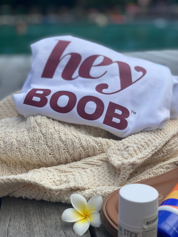 HeyBOOB t-shirt foldet med logo